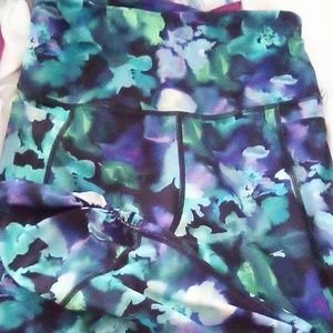 All In Motion leggings, size M, has back pockets